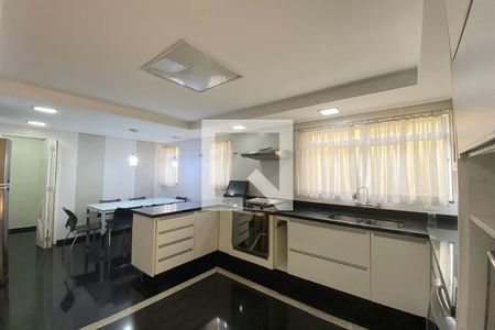 Casa à venda com 410m², 4 quartos e 5 vagasCozinha