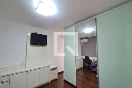 Casa à venda com 410m², 4 quartos e 5 vagasSuíte 2
