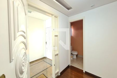 Casa à venda com 410m², 4 quartos e 5 vagasCorredor