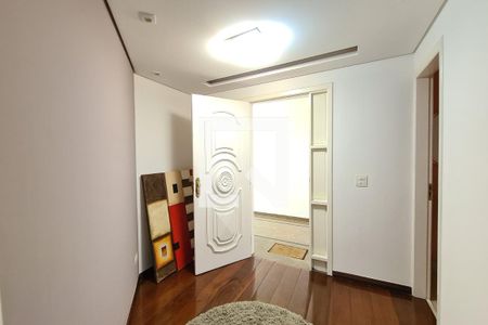Casa à venda com 410m², 4 quartos e 5 vagasCorredor