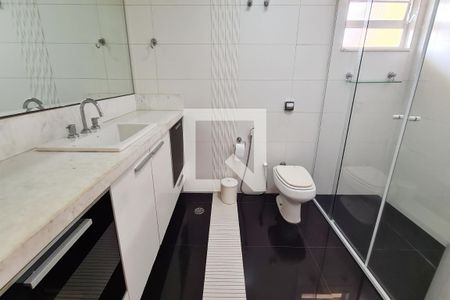 Casa à venda com 410m², 4 quartos e 5 vagasBanheiro da Suíte 1
