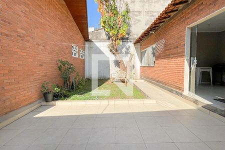 Casa à venda com 208m², 3 quartos e 4 vagasQuintal