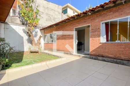 Casa à venda com 208m², 3 quartos e 4 vagasQuintal