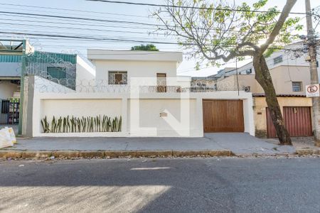 Casa à venda com 408m², 3 quartos e 2 vagas Casa à venda com 408m², 3 quartos e 2 vagasFachada