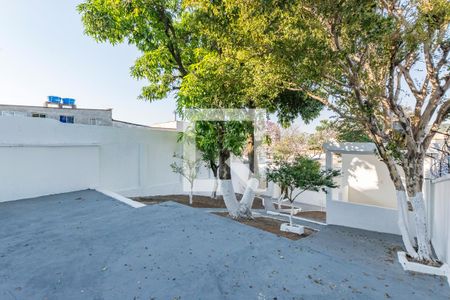 Casa à venda com 408m², 3 quartos e 2 vagas Casa à venda com 408m², 3 quartos e 2 vagasQuintal