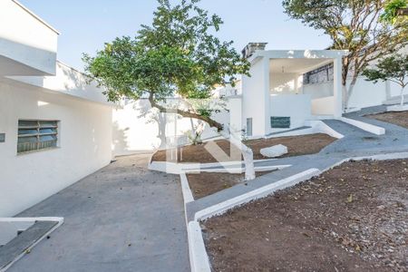 Casa à venda com 408m², 3 quartos e 2 vagas Casa à venda com 408m², 3 quartos e 2 vagasQuintal