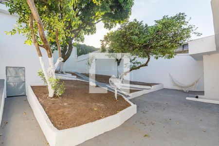 Casa à venda com 408m², 3 quartos e 2 vagas Casa à venda com 408m², 3 quartos e 2 vagasQuintal