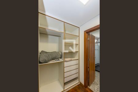 Apartamento à venda com 76m², 1 quarto e 2 vagasCloset da suíte