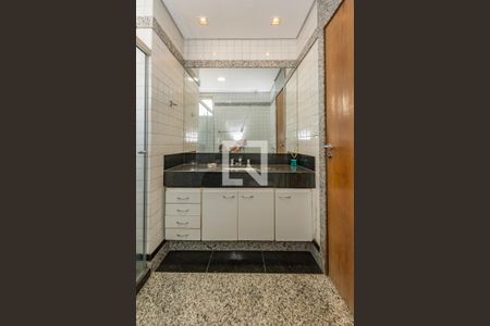 Apartamento à venda com 76m², 1 quarto e 2 vagasBanheiro da Suíte