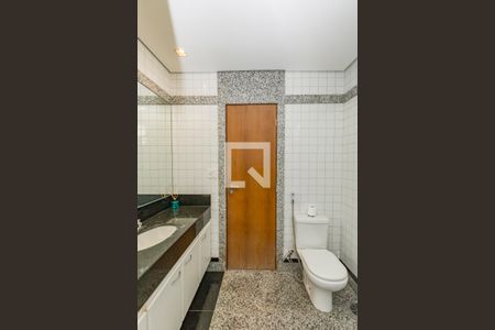 Apartamento à venda com 76m², 1 quarto e 2 vagasBanheiro da Suíte