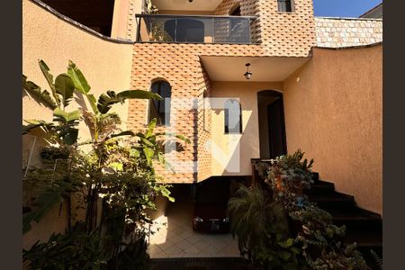 Casa à venda com 377m², 3 quartos e 6 vagas Casa à venda com 377m², 3 quartos e 6 vagasGaragem