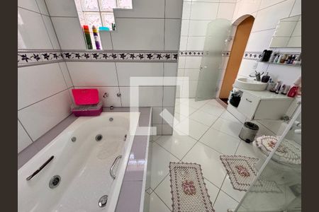 Casa à venda com 377m², 3 quartos e 6 vagas Casa à venda com 377m², 3 quartos e 6 vagasBanheiro da Suíte