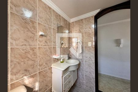 Casa à venda com 377m², 3 quartos e 6 vagas Casa à venda com 377m², 3 quartos e 6 vagasBanheiro 2