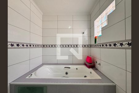 Casa à venda com 377m², 3 quartos e 6 vagas Casa à venda com 377m², 3 quartos e 6 vagasBanheiro da Suíte