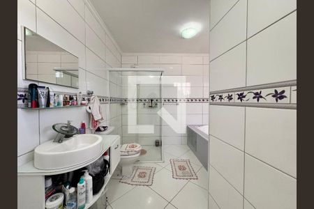 Casa à venda com 377m², 3 quartos e 6 vagas Casa à venda com 377m², 3 quartos e 6 vagasBanheiro da Suíte