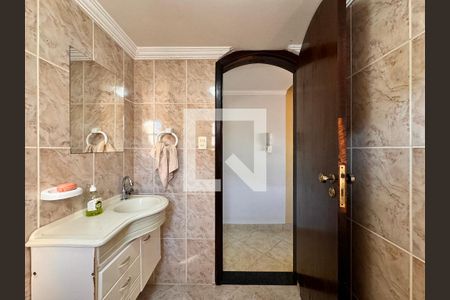 Casa à venda com 377m², 3 quartos e 6 vagas Casa à venda com 377m², 3 quartos e 6 vagasBanheiro 2