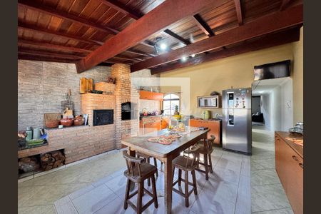 Casa à venda com 377m², 3 quartos e 6 vagas Casa à venda com 377m², 3 quartos e 6 vagasCozinha 2