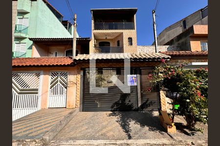 Casa à venda com 377m², 3 quartos e 6 vagas Casa à venda com 377m², 3 quartos e 6 vagasFachada