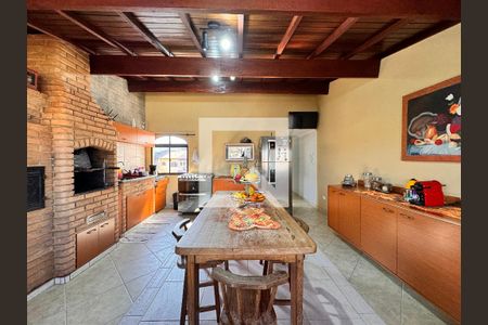 Casa à venda com 377m², 3 quartos e 6 vagas Casa à venda com 377m², 3 quartos e 6 vagasCozinha 2