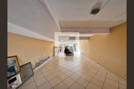 Casa à venda com 377m², 3 quartos e 6 vagas Casa à venda com 377m², 3 quartos e 6 vagasGaragem