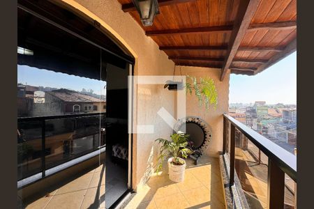 Casa à venda com 377m², 3 quartos e 6 vagas Casa à venda com 377m², 3 quartos e 6 vagasSacada Sala de TV