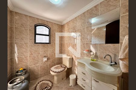 Casa à venda com 377m², 3 quartos e 6 vagas Casa à venda com 377m², 3 quartos e 6 vagasBanheiro 2