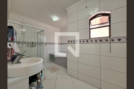 Casa à venda com 377m², 3 quartos e 6 vagas Casa à venda com 377m², 3 quartos e 6 vagasBanheiro da Suíte