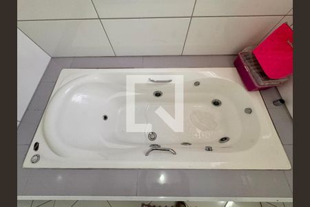 Casa à venda com 377m², 3 quartos e 6 vagas Casa à venda com 377m², 3 quartos e 6 vagasBanheiro da Suíte