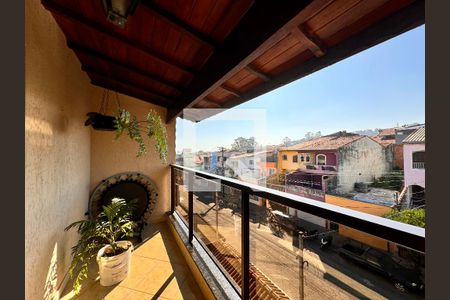 Casa à venda com 377m², 3 quartos e 6 vagas Casa à venda com 377m², 3 quartos e 6 vagasSacada Sala de TV