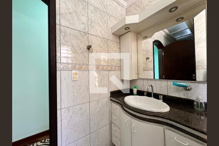 Casa à venda com 377m², 3 quartos e 6 vagas Casa à venda com 377m², 3 quartos e 6 vagasBanheiro 1