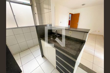 Cozinha de apartamento à venda com 2 quartos, 45m² em Diamante, Belo Horizonte