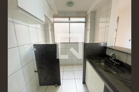 Cozinha de apartamento à venda com 2 quartos, 45m² em Diamante, Belo Horizonte