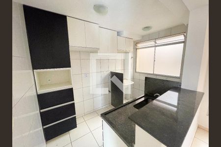 Cozinha de apartamento à venda com 2 quartos, 45m² em Diamante, Belo Horizonte