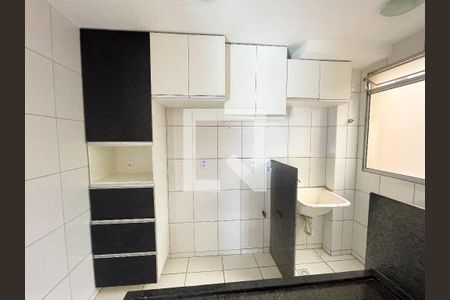 Cozinha de apartamento à venda com 2 quartos, 45m² em Diamante, Belo Horizonte