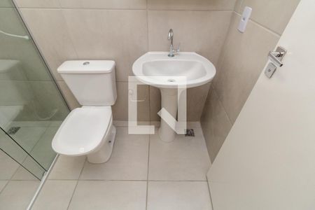 Banheiro de kitnet/studio para alugar com 1 quarto, 24m² em República, São Paulo