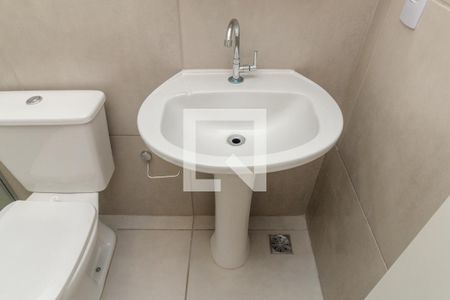 Banheiro de kitnet/studio para alugar com 1 quarto, 24m² em República, São Paulo