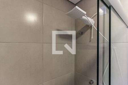 Banheiro de kitnet/studio para alugar com 1 quarto, 23m² em República, São Paulo