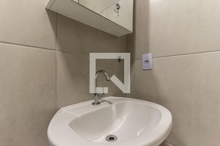 Banheiro de kitnet/studio para alugar com 1 quarto, 23m² em República, São Paulo