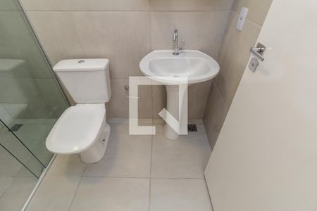 Banheiro de kitnet/studio para alugar com 1 quarto, 21m² em República, São Paulo