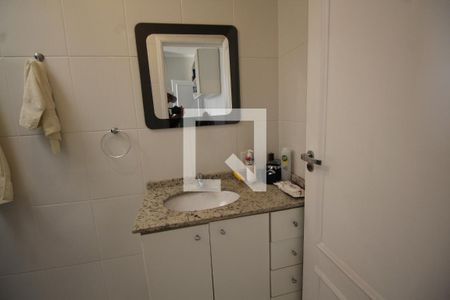 Casa à venda com 262m², 4 quartos e 3 vagasBanheiro da Suíte 2