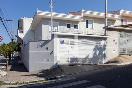 Casa à venda com 80m², 2 quartos e 2 vagasFachada