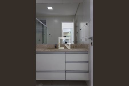 Apartamento para alugar com 71m², 2 quartos e 2 vagas Apartamento para alugar com 71m², 2 quartos e 2 vagasBanheiro da Suíte 1