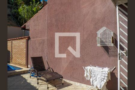 Casa à venda com 110m², 3 quartos e 3 vagas Casa à venda com 110m², 3 quartos e 3 vagasÁrea comum - Piscina