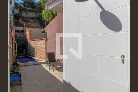 Casa à venda com 110m², 3 quartos e 3 vagas Casa à venda com 110m², 3 quartos e 3 vagasÁrea comum - Piscina