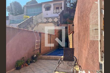 Casa à venda com 110m², 3 quartos e 3 vagas Casa à venda com 110m², 3 quartos e 3 vagasÁrea comum - Piscina