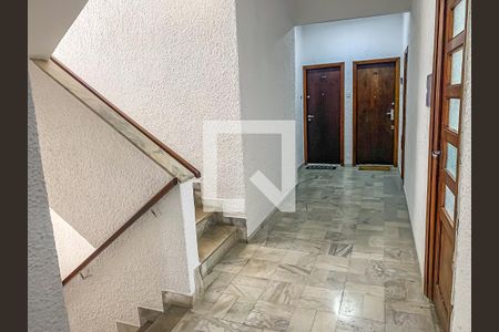 Apartamento à venda com 90m², 2 quartos e sem vagaEscada