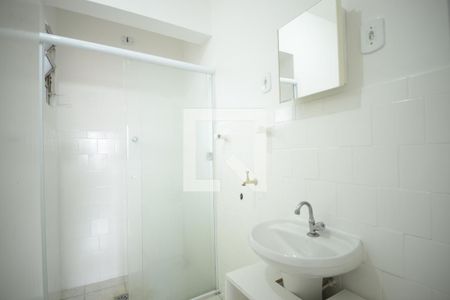 Banheiro de kitnet/studio para alugar com 1 quarto, 24m² em Liberdade, São Paulo