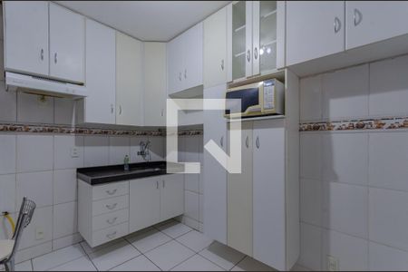 Cozinha de apartamento para alugar com 3 quartos, 72m² em Santa Amélia, Belo Horizonte