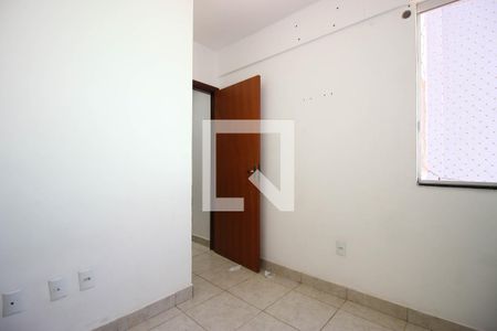 Quarto 2 de apartamento para alugar com 2 quartos, 48m² em Setor Habitacional Vicente Pires, Brasília