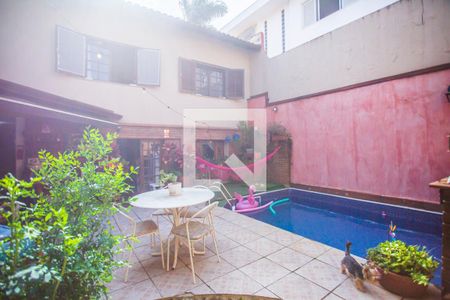 Casa à venda com 176m², 3 quartos e 2 vagasPiscina